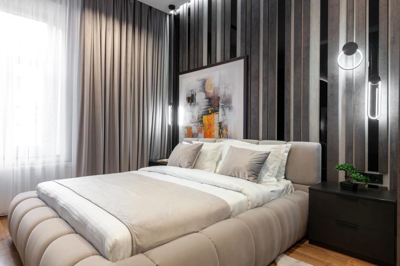 Dream Apartament On Drahomanova Street Lviv Buitenkant foto