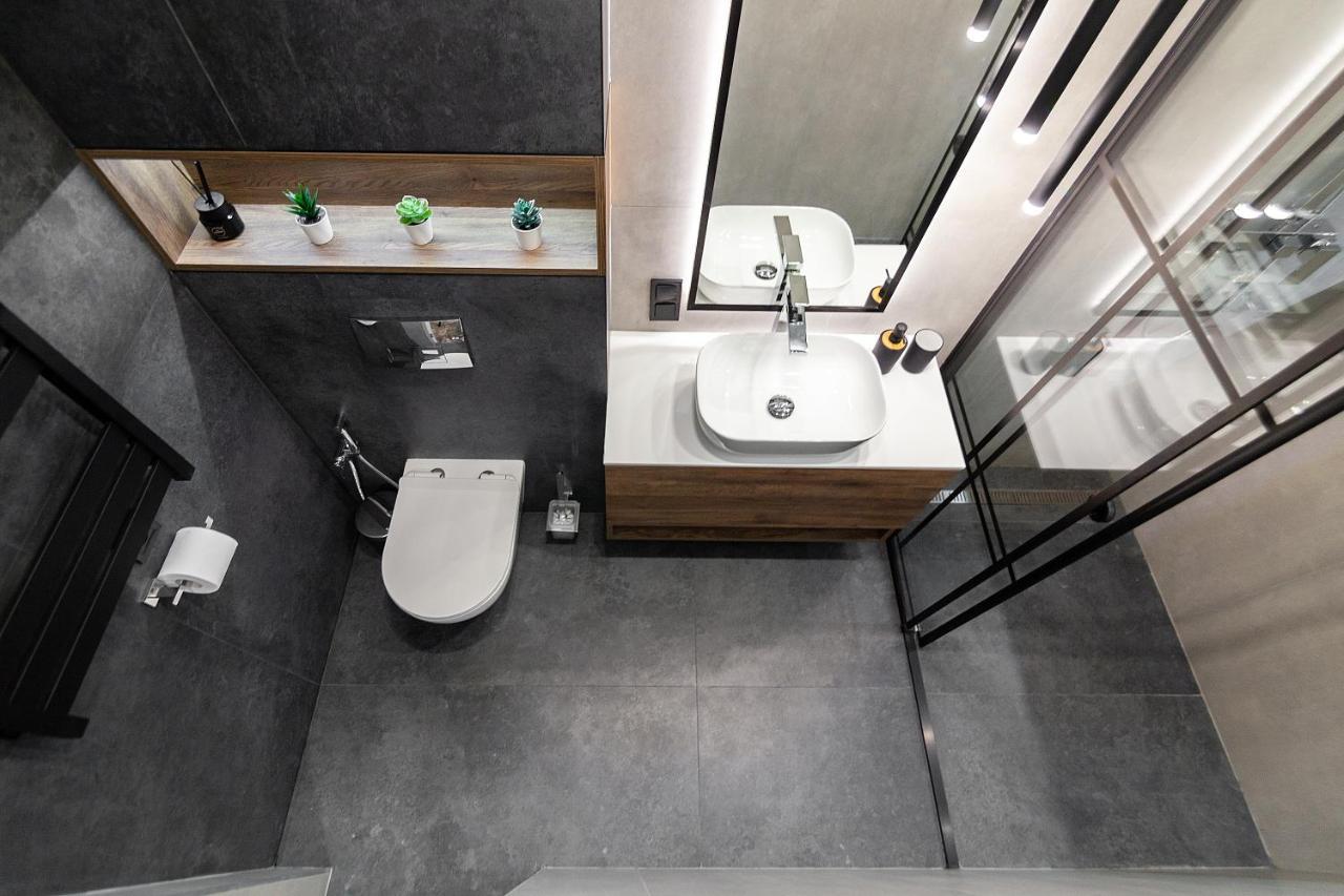 Dream Apartament On Drahomanova Street Lviv Buitenkant foto