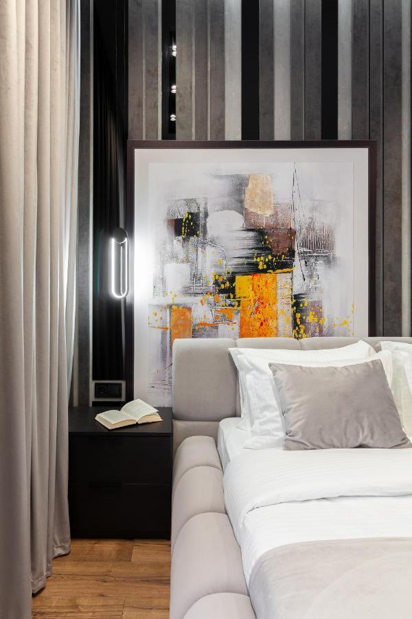 Dream Apartament On Drahomanova Street Lviv Buitenkant foto