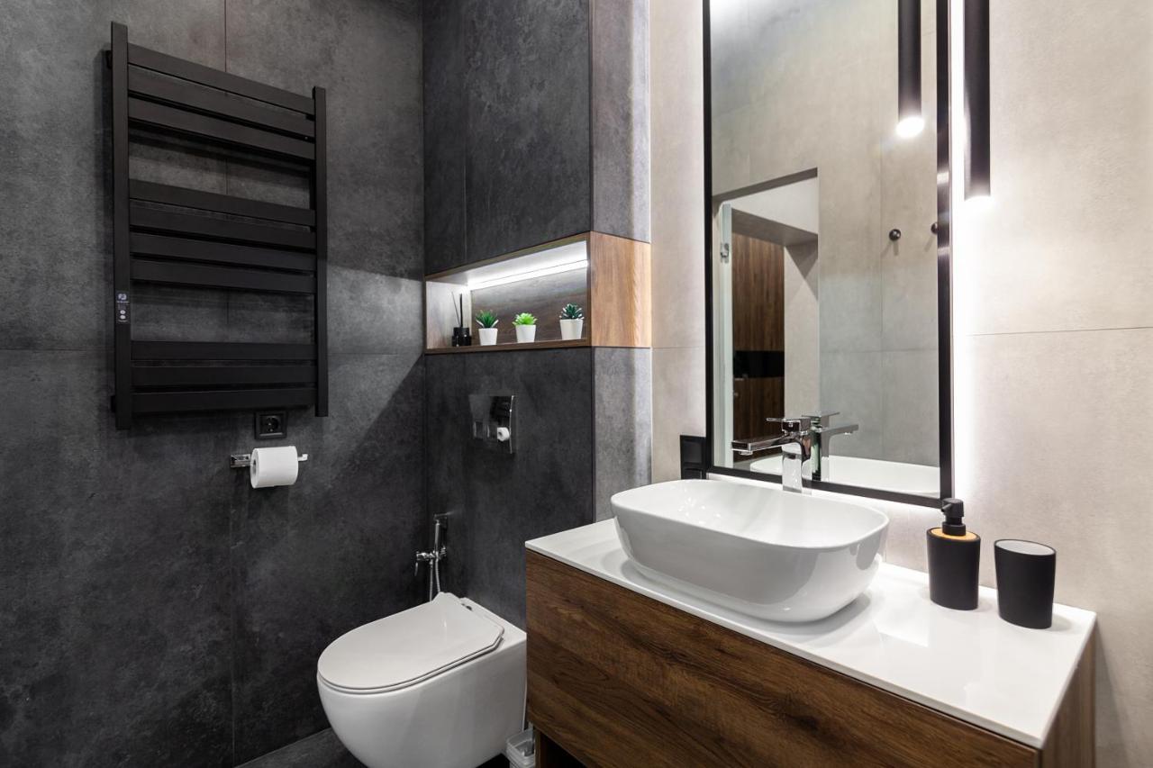 Dream Apartament On Drahomanova Street Lviv Buitenkant foto