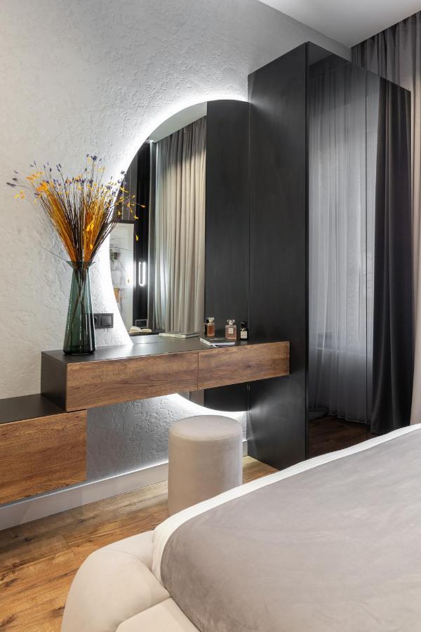 Dream Apartament On Drahomanova Street Lviv Buitenkant foto