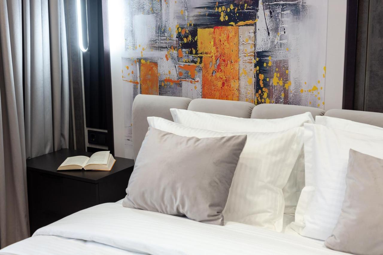 Dream Apartament On Drahomanova Street Lviv Buitenkant foto