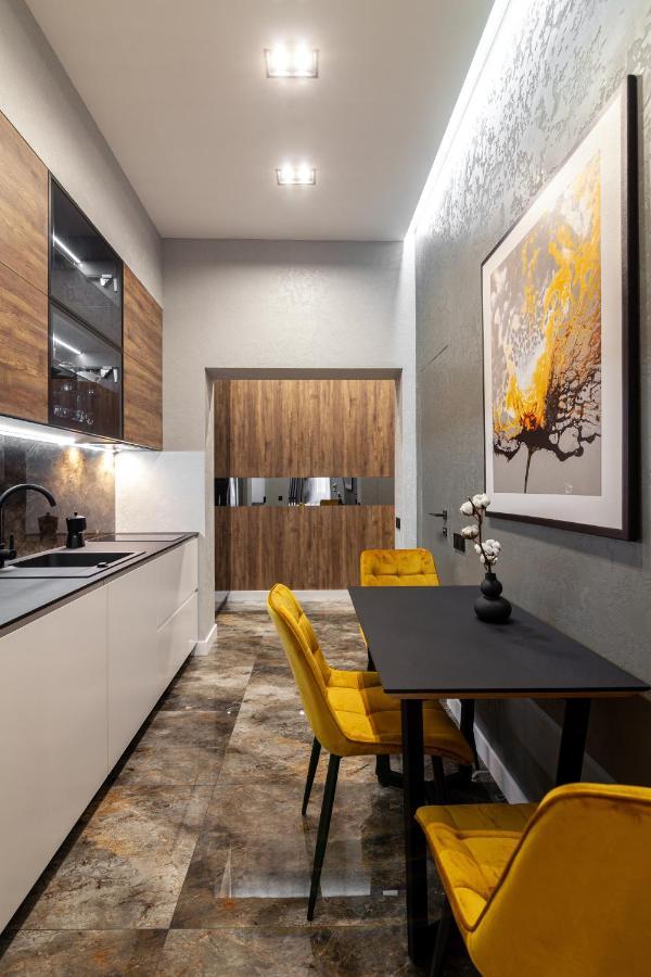 Dream Apartament On Drahomanova Street Lviv Buitenkant foto