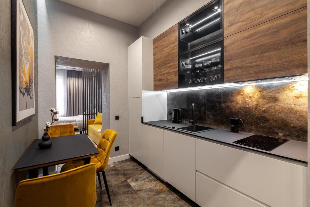 Dream Apartament On Drahomanova Street Lviv Buitenkant foto
