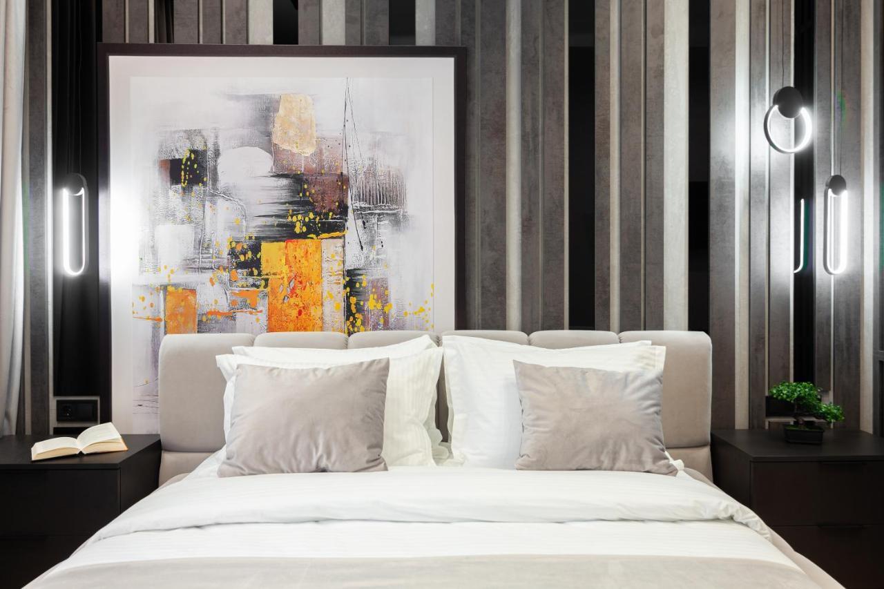 Dream Apartament On Drahomanova Street Lviv Buitenkant foto