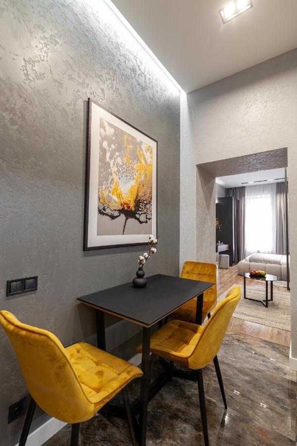 Dream Apartament On Drahomanova Street Lviv Buitenkant foto